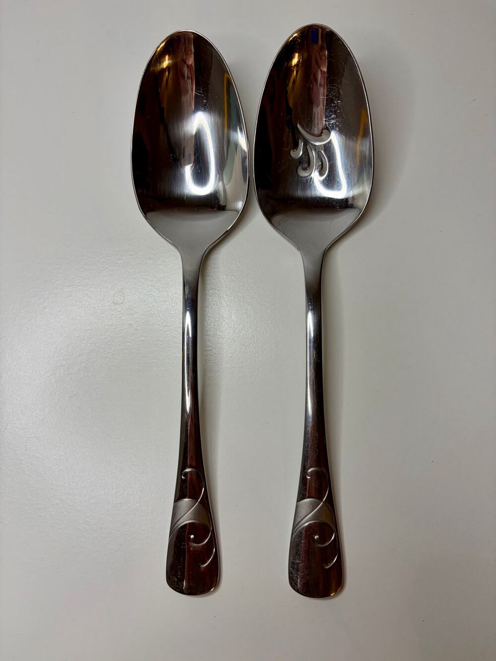 Oneida Serif Solid Serving Pierced Spoon 9” Stainless Steel Flatware Set of 2